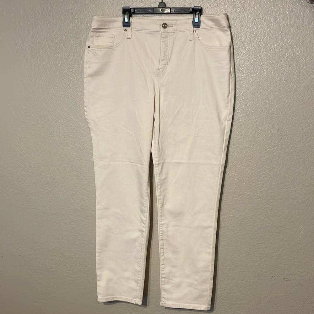 Chicos pants new with tag color is cream not white
